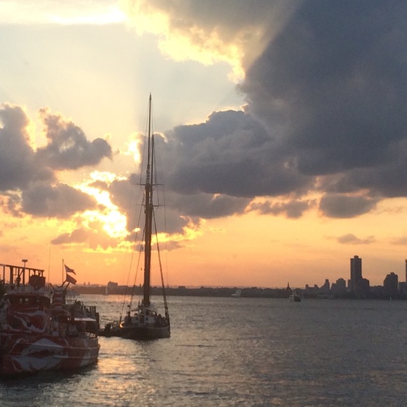 Meet your Posher, Gillian - Picture 1 of 1